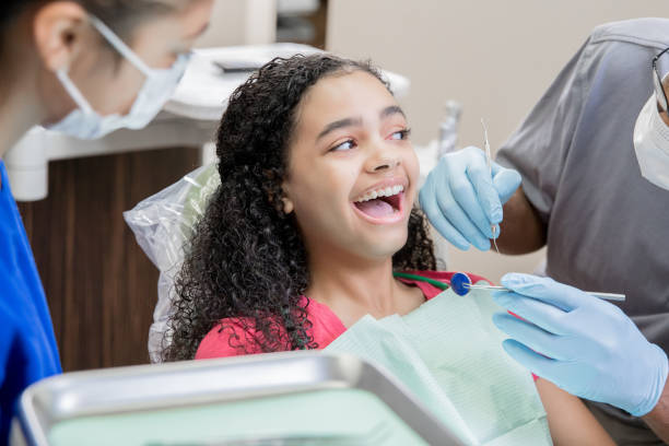 Best Emergency Gum Treatment in Lauderdale Lakes, WI